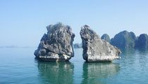 Бухта Халонг во Вьетнаме