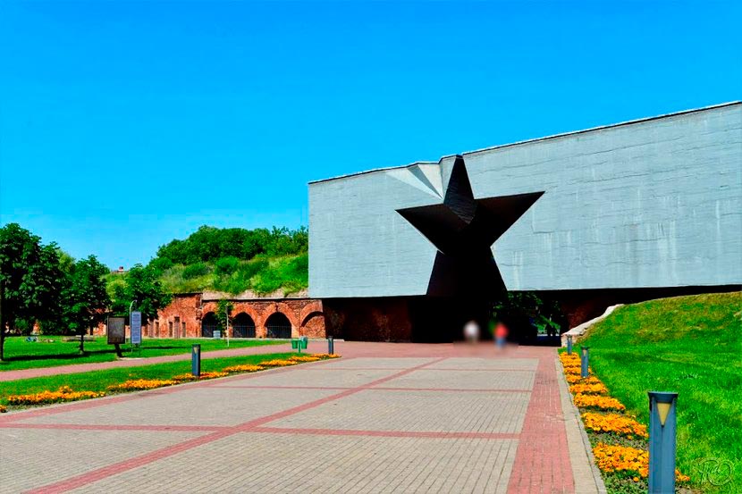 Главный вход в Брестскую крепость