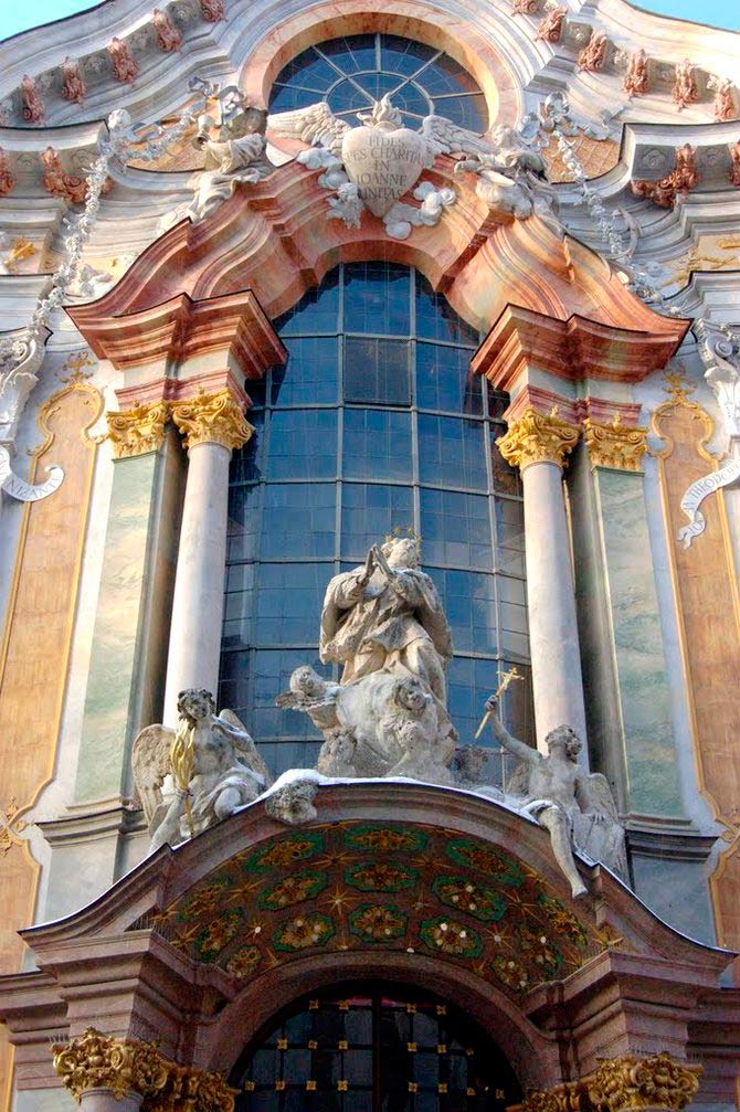 Церковь Азамкирхе Церковь Азамкирхе в Мюнхене