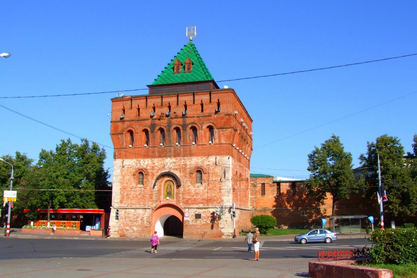 Дмитриевская — главная башня кремля