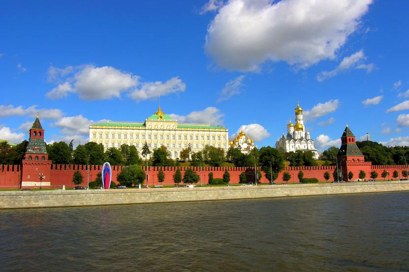 Большой Кремлёвский дворец с Москвы реки
