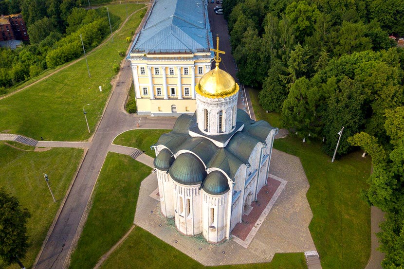 Дмитриевский собор с высоты птичьего полёта